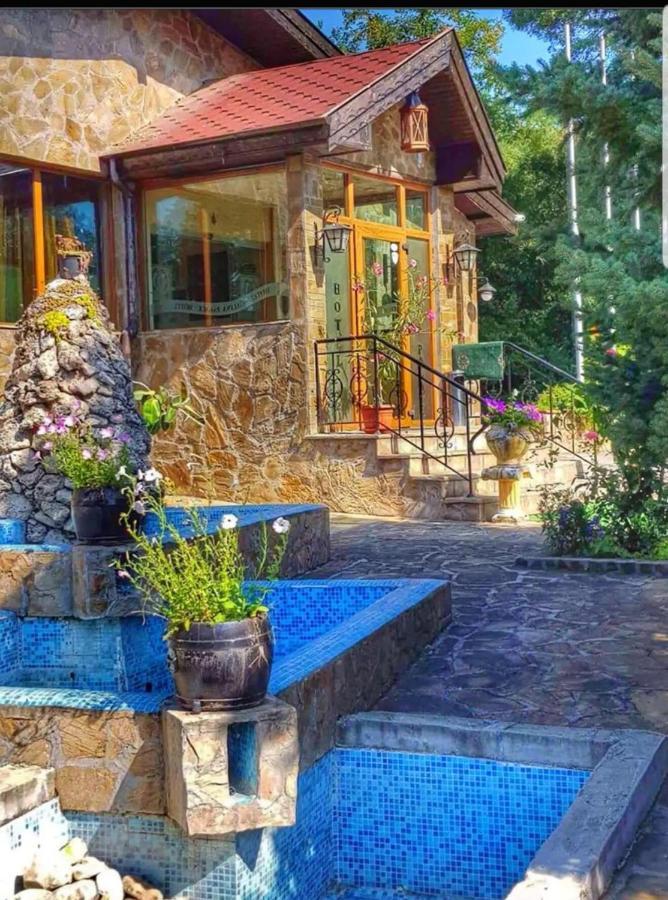 Хотел Галина Палас Srem ภายนอก รูปภาพ