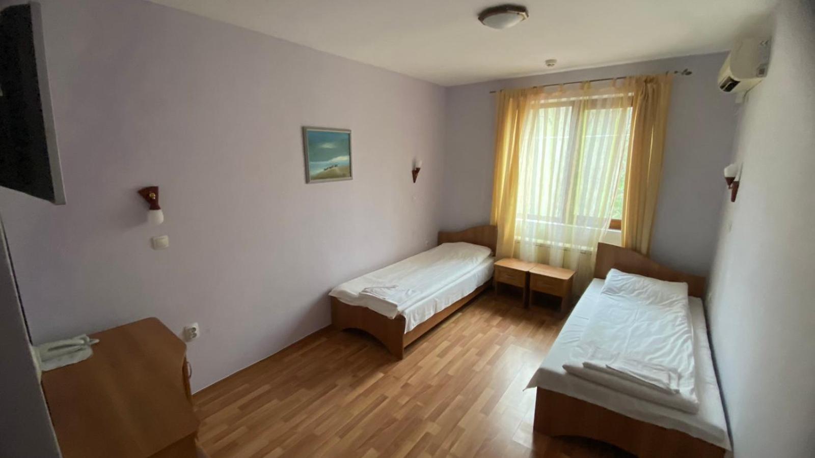 Хотел Галина Палас Srem ภายนอก รูปภาพ